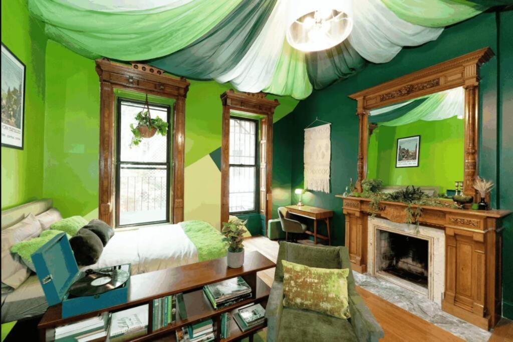Appartement The Room: 70s Groove Themed